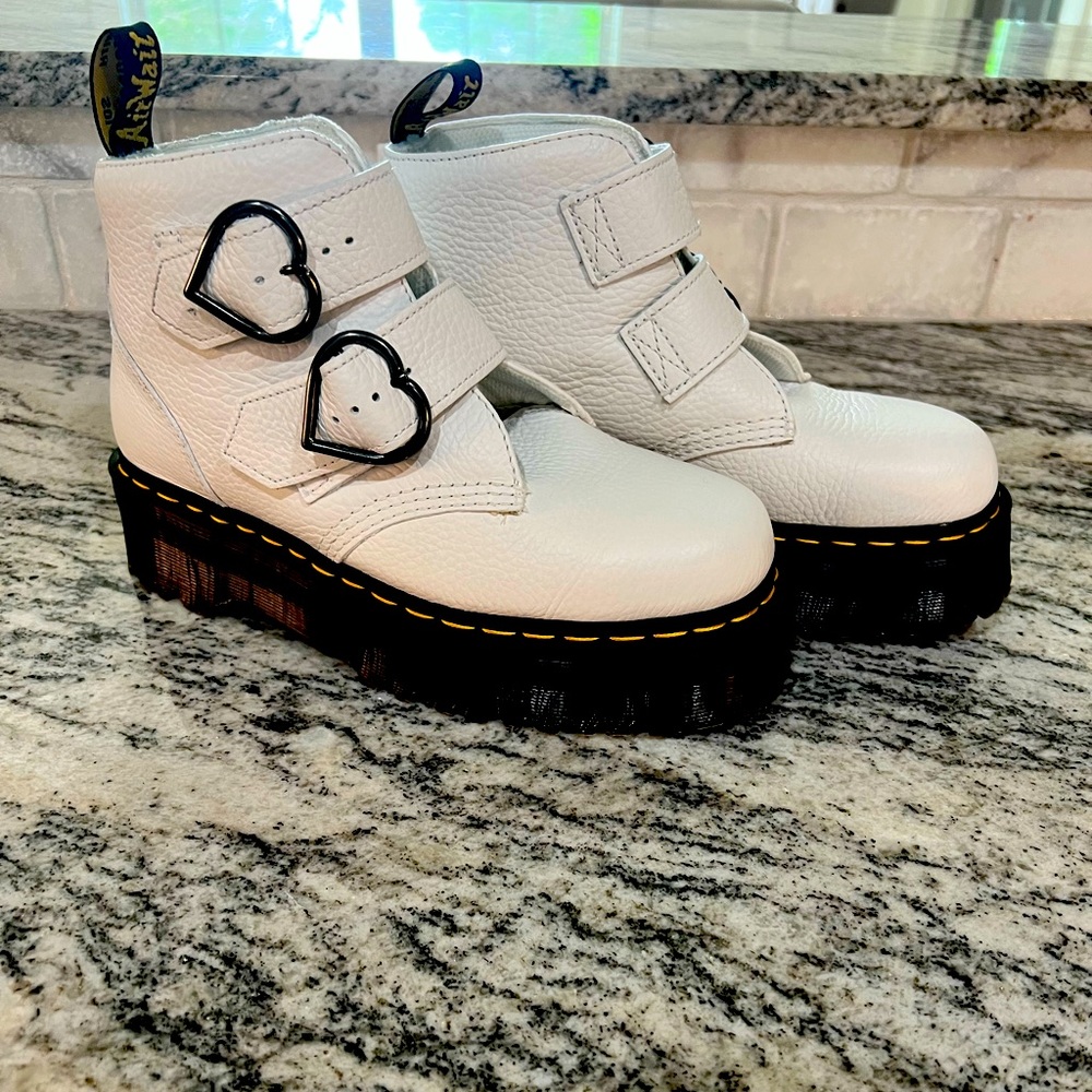 Women’s Dr. Martens Devon Hearts Quad Boots